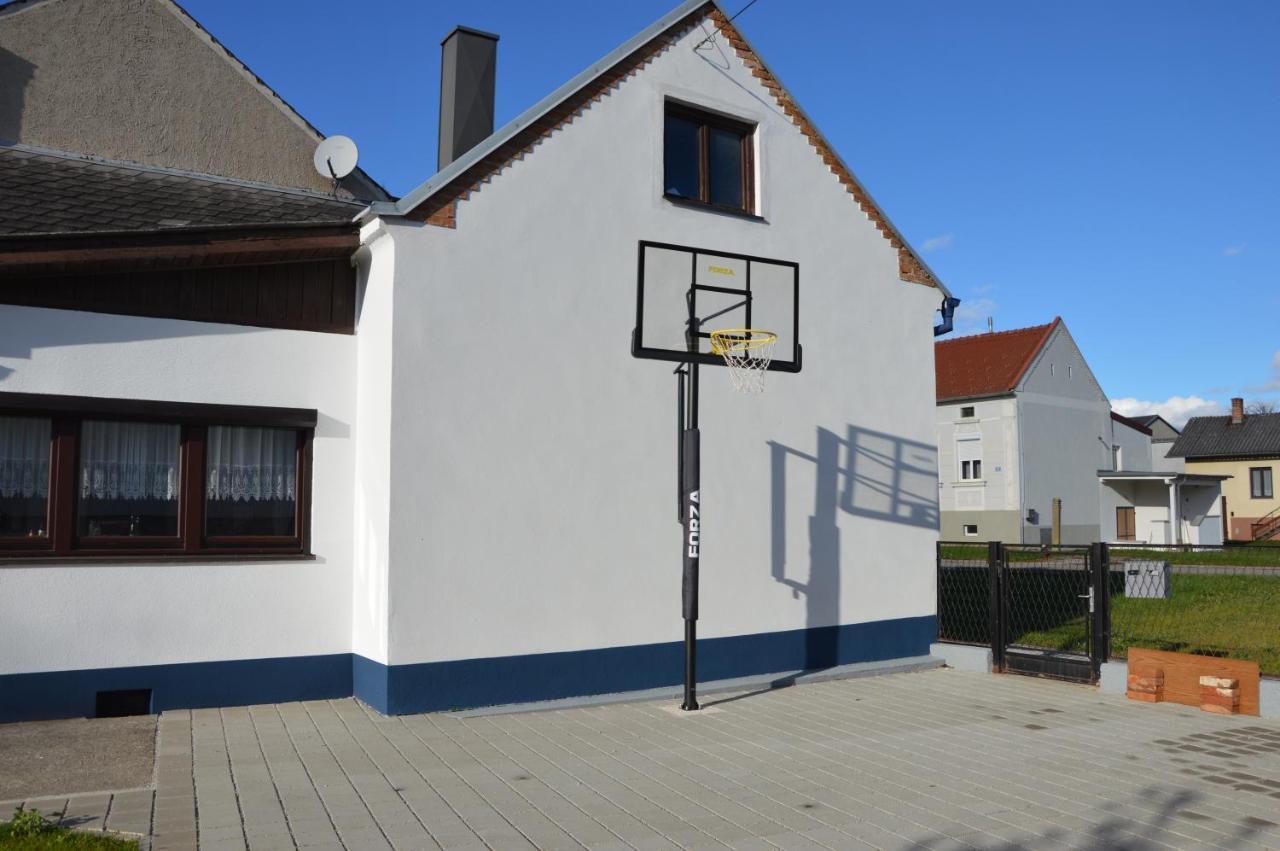 Kinderlachen Garantiert Lutzmannsburg Bagian luar foto